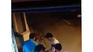 Драки. Китаец накатил другому в табло с пол тычка
