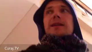 Gardieni indiscreţi păzesc Judecătoria Botanica - Curaj.TV