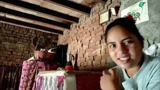 मै कर रही हूं अलमारी के ऊपर की सफाई || 