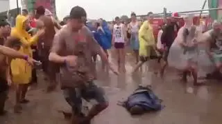 Сумасшедший танец червя в грязи