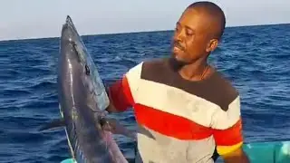 HOW TO CATCH A KING FISH AMAZING FISHING VIDEO IN INDIAN OCEAN