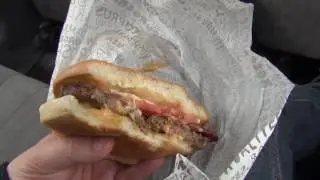 Testissä Jättipekoni (Hesburger)