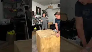 I made a giant Scare Box! 😈😱