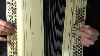 Смуглянка. (баян крупным планом)