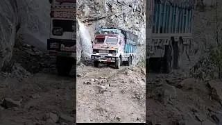 off-road vs Tata Truck 