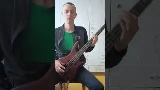 Playing 4 string guitar