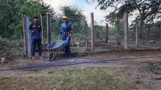 FIZEMOS NOSSA PRIMEIRA HORTA! 3 dias puxados na construção.