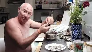 Как правильно и быстро почистить Мидии (я точно не знаю)