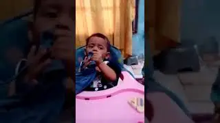 Adik alyssa ngambek pengen di sayang ayah.....lucunya