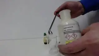 Calciumoxid in Wasser + Universalindikator