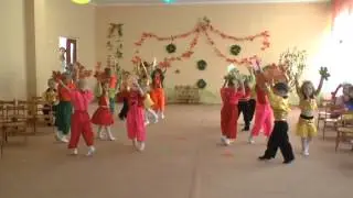 Танец с листочками (младше-средняя группа)