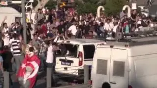 01 Haziran 2013 İstanbul Polise linç girişimi