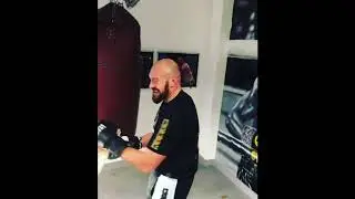 Tyson Fury Destroys the Heavy Bag (and Breaks the Ceiling) ! 😱🥊