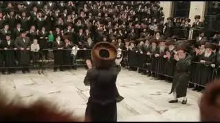 Pupa Rebbe Dancing @ Hachnosas Sefer Torah