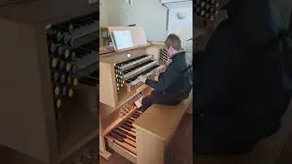 Игра на⛪ органе💐