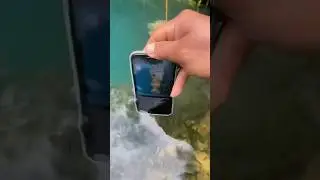 IL TELEFONO DECIDE DI FARSI UN BAGNO.