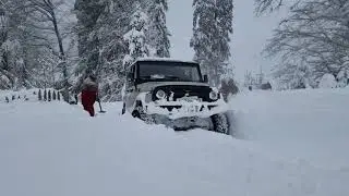 Уаз и много Снега.