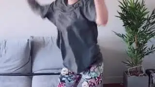 Я – фитоняшка на максималках🤣 Это отрывок одного из последних упражнений в кардио тренировке  Вызы
