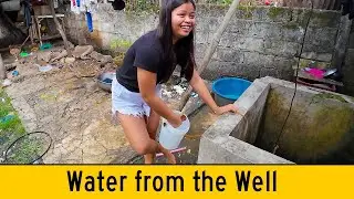 Filipinas Pull Water From The Well To Wash Muddy Feet