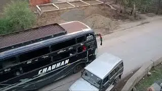 Bus wale Ne Kaise Bolero Wale Ko Takkar Mari road video