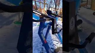 Публичка, новые тренажоры качков, тяжелоатлетов 