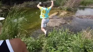 Mizkif shows Emily how to jump!😂 Mizkif and ExtraEmily golfing
