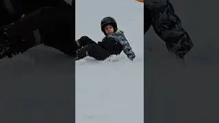 дети раскатывают подмосковные горки)