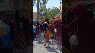 Peserta Karnaval Ini Jogetnya Asyik #brebes