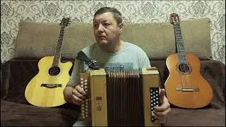 Шёл казак по дороге домой.