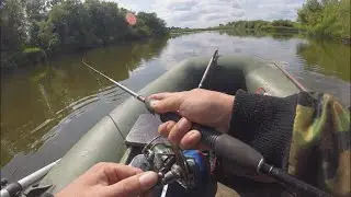 Небольшая рыбалка на спиннинг на реке с лодки