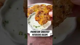 Have you ever seen CRISPY PARMESAN SMASHED POTATOES like this?! 🤯 