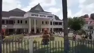 Viral mahasiswa demo di gedung DPR jambi