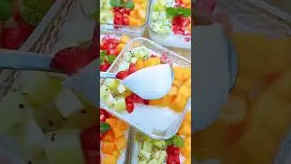 How to make quick fruit salad 🥗 at home 😍🔥#fruits #ytshortsindia #youtubeshorts