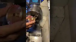 Gia công mới bánh răng đồng hồ
