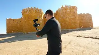 بوابة غريبة في وسط الصحراء !!