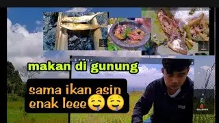 makan di gunung pangrango sama ikan ASIN