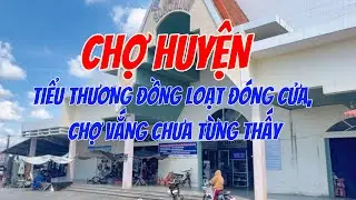 Tiểu thương đồng loạt đóng cửa, chợ huyện vắng chưa từng thấy.