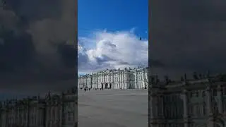 Дворцовая Площадь. Тучи.