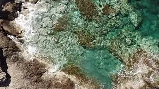 No Copyright Videos - Türkises Wasser mit Klippen und Wellen - No Copyright Zone