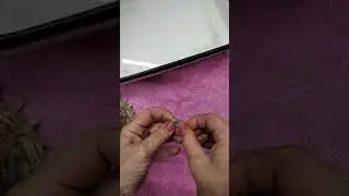 Trandafir din papura. Decorarea palarioarei.