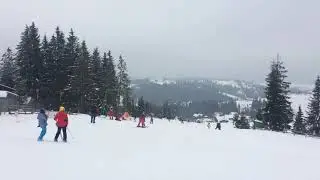 Малышка Мира (1год 8 мес) первый раз на лыжах