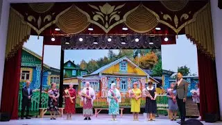 Үрәзмәт мәдәният йорты үзешчән театры Гөлшат Мөхәммәтшинаның "Авыл. Дубль 2" әсәрен сәхнәләштерде.