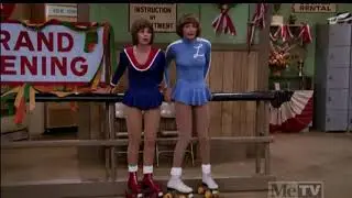 2 Short Man Through The Legs 2 Tall Women - Laverne & Shirley (TV Series)