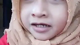 Video Lucu Anak kecil Bertingkah seperti ibu ibu. Gemesin !!