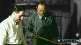 Konservierung | Howard Carter beim Verpacken von einer der Wächterstatuen