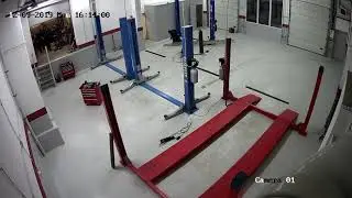 эффектное падение с лестницы