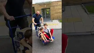 С папой не скучно даже за молоком ходить😂