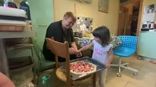 Готовим с внучкой пиццу
