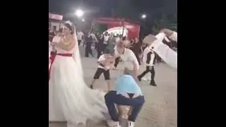 DÜĞÜNDE PARA TOPLAYAN TANGALI DAYI