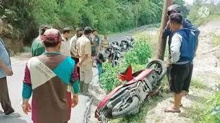 Diduga Rem Blong 2 Orang Cewek Pengendara Sepeda Motor Menabrak Tiang Listrik di Langkat